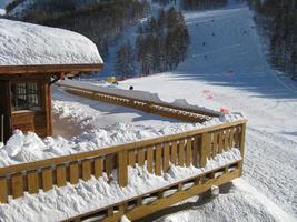 montaña después de fuertes nevadas foto