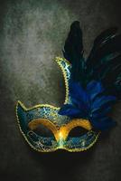 máscara de carnaval azul veneciano aislada. concepto de celebración de carnaval