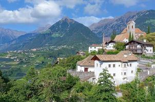 Aldea de schenna cerca de Merano, Tirol del Sur, Italia foto