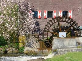 Molino de Brueggen en el río Schwalm, región del Bajo Rin, Alemania foto