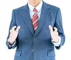 hombre vestido de azul en traje llegando a mano con trazado de recorte foto