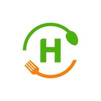 diseño del logotipo del restaurante en la letra h con icono de tenedor y cuchara vector