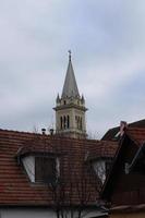 iglesia del monasterio encontrada en sighisoara, inmortalizada en diferentes ángulos foto