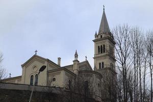 iglesia del monasterio encontrada en sighisoara, inmortalizada en diferentes ángulos foto