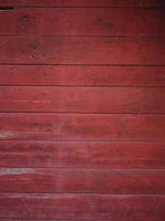 pared roja de madera vieja pintada. textura de fondo foto