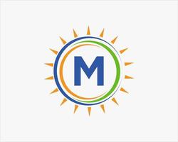 logotipo de la letra m sol. plantilla de logotipo de industria de agricultura eléctrica de granja de paneles solares vector