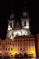 arquitectura nocturna y parte central de la ciudad de praga, república checa. foto