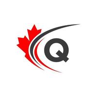 hoja de arce en la plantilla de diseño del logotipo de la letra q. logotipo de empresa canadiense, empresa y signo en hoja de arce roja vector