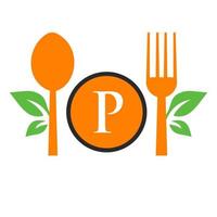 logotipo del restaurante en la plantilla de la letra p. cuchara y tenedor, símbolo de hoja para letrero de cocina, ícono de café, restaurante, vector de negocios de cocina