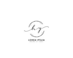 monograma de belleza del logotipo femenino hy inicial y diseño de logotipo elegante, logotipo de escritura a mano de la firma inicial, boda, moda, floral y botánica con plantilla creativa vector