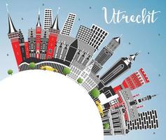 el horizonte de la ciudad de utrecht, países bajos, con edificios de colores, cielo azul y espacio para copiar. vector