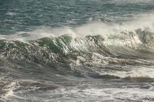 primer plano de olas enormes foto