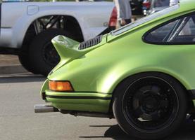 elegante y moderno coche deportivo sin marca en detalle foto