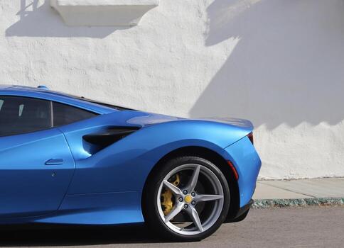 exótico coche deportivo sin marca en detalle foto