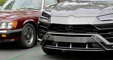 exótico coche deportivo sin marca en detalle foto