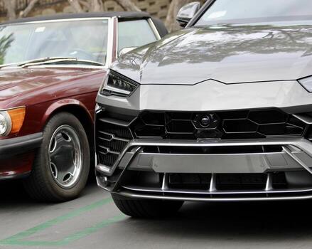 exótico coche deportivo sin marca en detalle foto