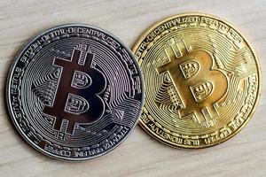 bitcoins de oro y plata foto