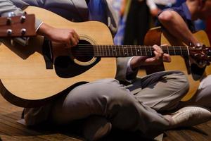 detalle de un guitarrista clásico foto