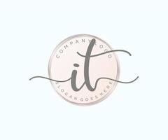 Initial IT feminine logo. Usable for Nature, Salon, Spa, Cosmetic and Beauty Logos. Flat Vector Logo Design Template Element.