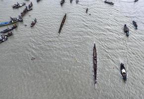carrera de botes tradicionales en bangladesh foto