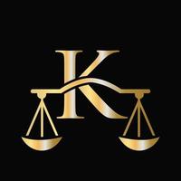 diseño del logotipo de la ley del abogado de escala letra k. pilar inicial, bufete de abogados, diseño de letrero de abogado vector