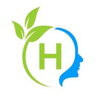 cerebro de árbol pequeño en el diseño del logotipo de la letra h. plantilla de signo de cabeza de hoja cuidado de la salud y fitness, vector de concepto de cabeza de pensamiento de hoja ecológica