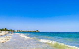 playa caribeña tropical agua clara turquesa playa del carmen méxico. foto