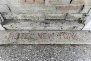 entrada al antiguo hotel new york en la habana cuba foto