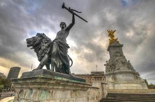 Victoria Memorial, Statue, London photo
