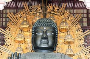 gran sala de buda en el templo todai-ji - nara, japón, 2022 foto