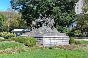 newark nueva jersey 21 de septiembre de 2019 guerras de américa es una colosal escultura de bronce de gutzon borglum ubicada en un parque militar condado de newarkessex nueva jersey foto