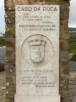 monumento que declara cabo da roca como la extensión más occidental de europa continental foto