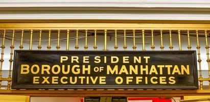 entrada a las oficinas ejecutivas del presidente del distrito de manhattan