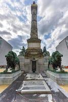 la columna del congreso es una columna monumental situada en bruselas bélgica que conmemora la creación de la constitución por el congreso nacional entre 183031 foto