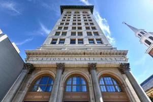 The historicFirst National State Bank Buildingon 810 Broad Street inNewarkEssex CountyNew Jersey The building was designed byCass Gilbertand was built in 1912 photo