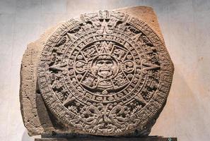 piedra azteca del sol foto