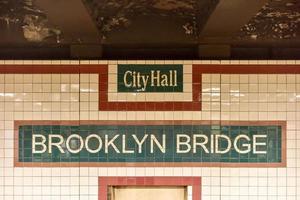 estación de metro del ayuntamiento del puente de brooklyn - nueva york, 2022 foto