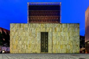 museo judío y sinagoga en munich proporciona una descripción general de la historia judía de munich y es parte del nuevo centro judío de la ciudad ubicado en sanktjakobsplatz en munich alemania foto