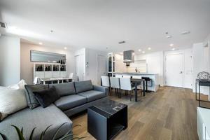 apartamento moderno en edificio nuevo en montreal, griffintown, canadá, completamente decorado y amueblado foto