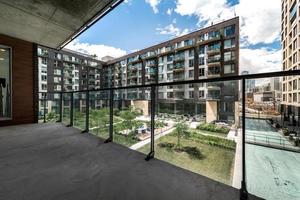 apartamento moderno en edificio nuevo en montreal, griffintown, canadá, completamente decorado y amueblado foto