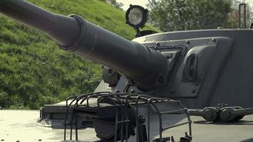 elementos de protección del tanque anfibio ligero militar pt-76. linterna para iluminación con protección en un tanque soviético, objeto 740. linterna de un vehículo de combate de infantería. luces del tanque video