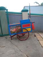 carrito de venta de frutas típicas de indonesia sesión dos foto