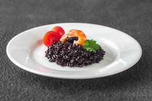 Black rice with shrimp photo