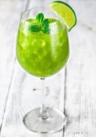vaso de mojito verde