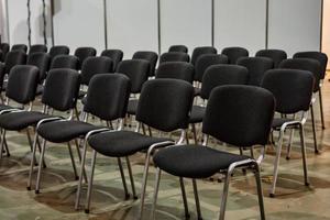 interior de la sala de conferencias de negocios vacía. foto