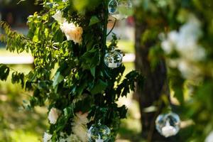 Original wedding floral decoration in the form of mini-vases and bouquets of flowers hanging from the ceiling photo