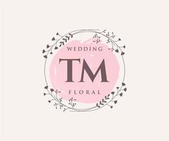 plantilla de logotipos de monograma de boda con letras iniciales tm, plantillas florales y minimalistas modernas dibujadas a mano para tarjetas de invitación, guardar la fecha, identidad elegante. vector