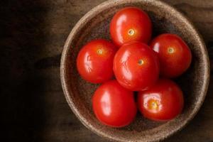 tomates cherry en un bol