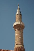 mezquita kesik minare en antalya, turquía foto