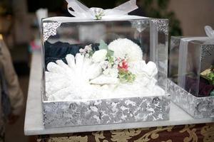 regalos de novia y novio para una ceremonia de boda tradicional en indonesia foto